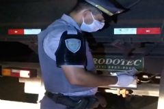 Policiais do TOR flagram motorista em rodovia da região conduzindo caminhão com documento falso