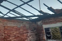 Adolescente briga com avós em São Manuel e ateia fogo na casa causando grande destruição