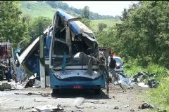 Empresa de ônibus envolvida em acidente que causou mais de 40 mortes é clandestina