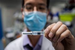 Anvisa pode liberar uso emergencial e temporário de vacina contra a covid-19 em testes 