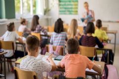 Governo de SP prevê retorno às aulas presenciais na educação básica em 2021 mesmo se pandemia piorar