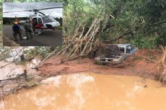 Após intenso trabalho PM resgata corpo de três pessoas que se afogaram no Rio Capivarinha 