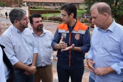 Governador em exercício garante verba para que Botucatu reconstrua o que a chuva destruiu