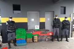 Policiais do TOR fazem a apreensão de mais de 488 kg de maconha na praça de pedágio em Itatinga
