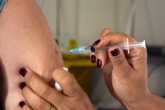 Saúde terá postos de vacinação itinerante contra a covid-19 neste sábado em dois pontos da Cidade