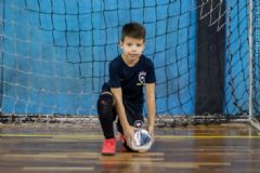 Com apenas 8 anos, goleiro Maurinho da AAB, passa em teste no Santos FC e se apresenta a equipe