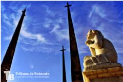  
Cerca de 20 mil pessoas estão previstas para visitarem os cemitérios de Botucatu no Dia de Finados
