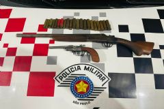 Policiais da 1ª Companhia de Botucatu realizam flagrante de porte ilegal de armas e munições 