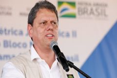 Governador de São Paulo, Tarcísio de Freitas, participa de evento na região de Botucatu