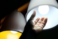 População pode solicitar troca gratuita de lâmpadas incandescentes ou fluorescente pelas de LED
