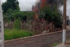 Caso de imprudência ocasiona incêndio que destrói imóvel no Bairro Santa Mônica, em São Manuel 