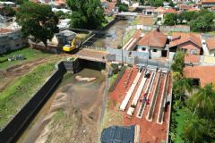 Obras da revitalização das margens do Rio Lavapés iniciam modernização de mais duas pontes