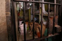 Justiça determina que governo de SP solte presos para prevenir contágio por coronavírus nas prisões